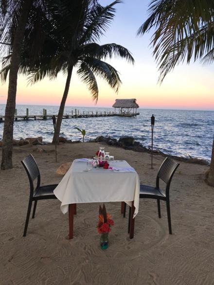 Pelican Beach Resort, Dangriga Eksteriør billede